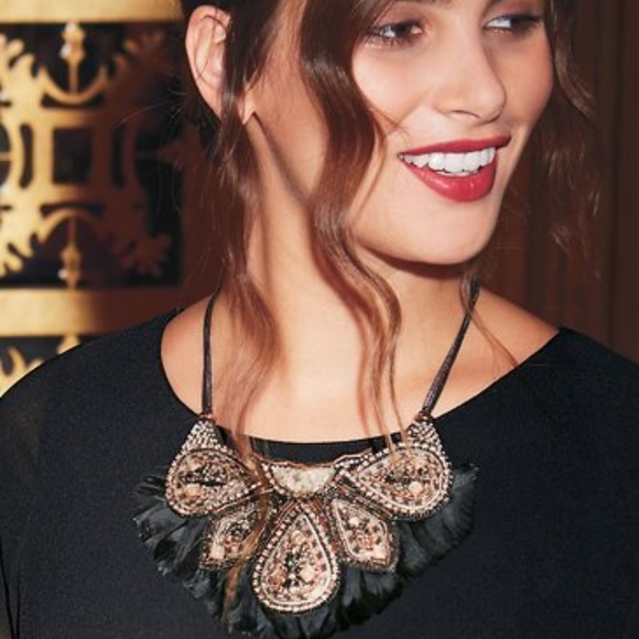 Stella & Dot | Retired Handbeaded Constantine Feather Statement Necklace - Picture 4 of 10